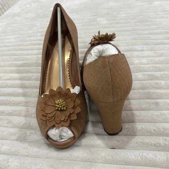 Lindsay Phillips Heels - Picture 4 of 8